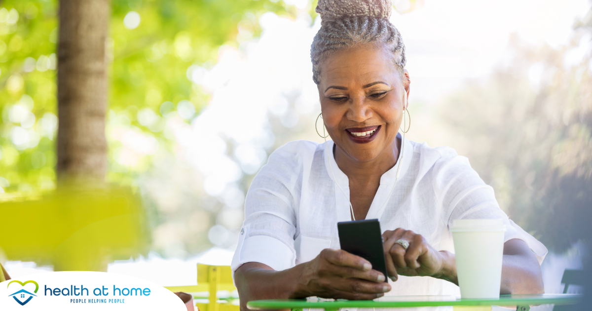 A senior woman uses caregiver apps on her smartphone to help her organize her schedule.